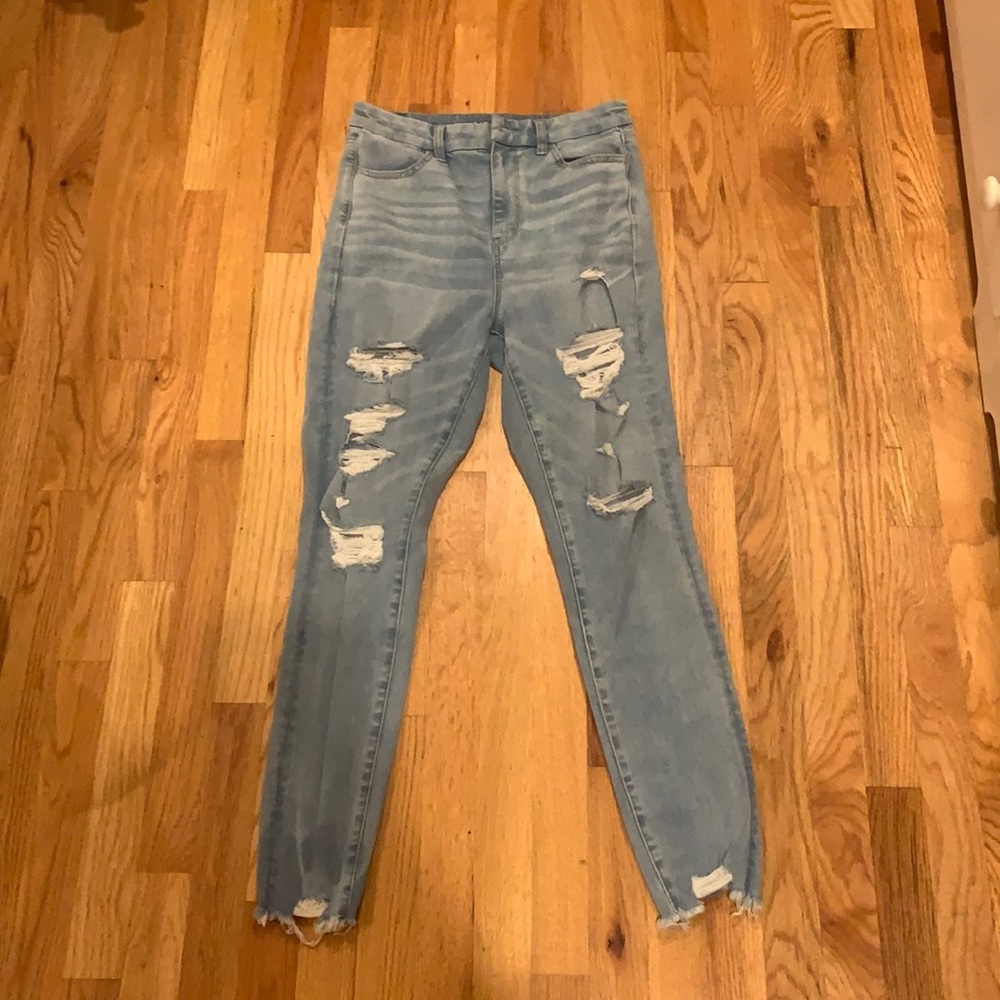 BARELY WORN Long hem skinny ripped American Eagle jeggings, light wash
